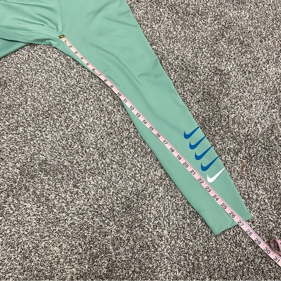 Nike Tight Fit Mid Rise 7/8 Length Green Leggings‎ NWT Woman’s Size Medium - Picture 8 of 8